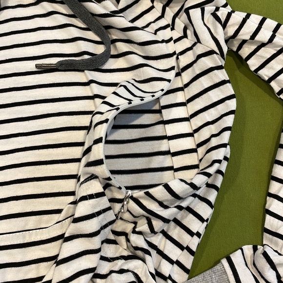 Light weight nursing hoodie, size S - Picture 4 of 4